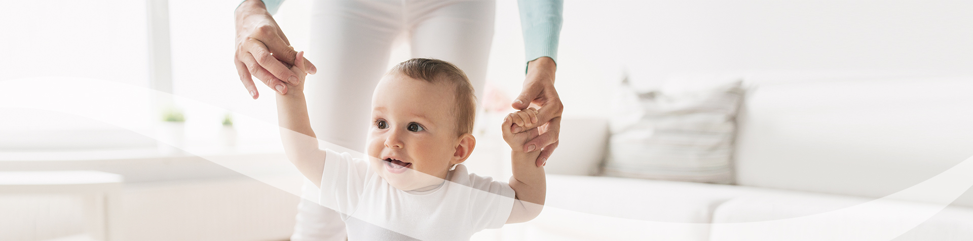 Image mère attraper bébé
